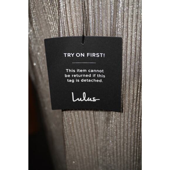 Lulus Silver Metallic Pleated Jumpsuit NWT Sleeveless Plunge V-Neck Wide Leg - Picture 12 of 15